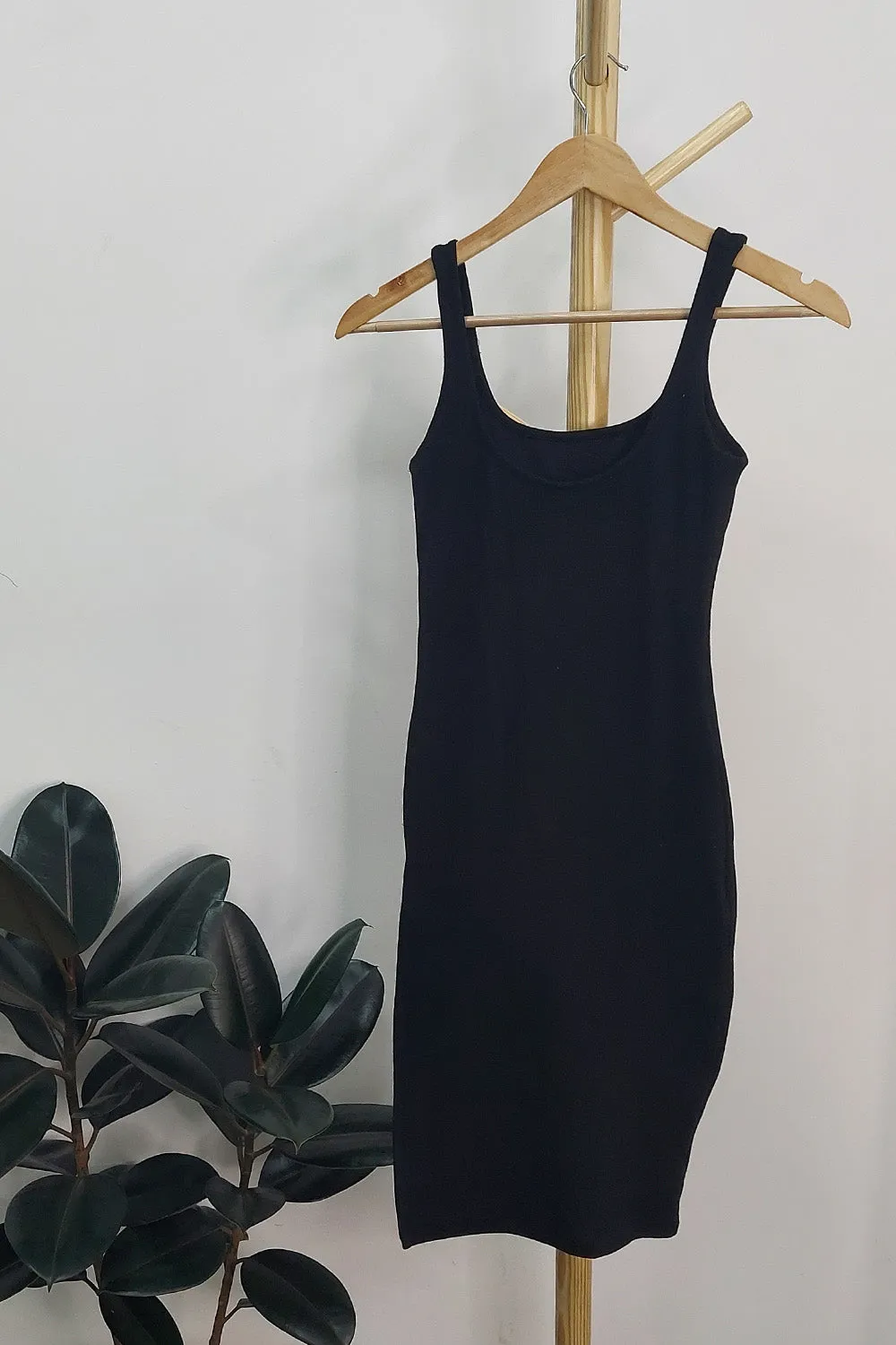Black Scoop Neck Midi Bodycon Dress