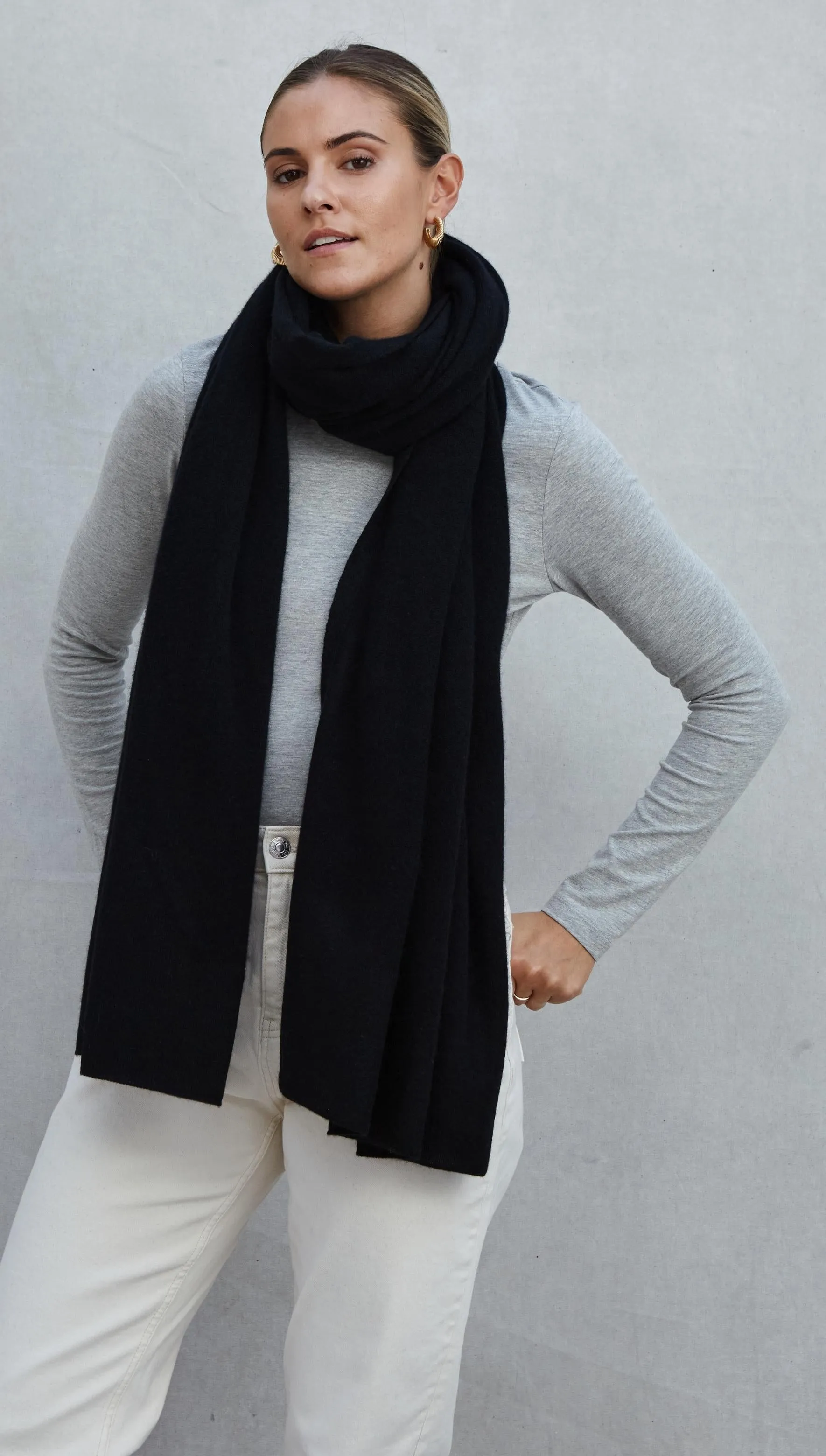 CASHMERE TRAVEL WRAP - BLACK