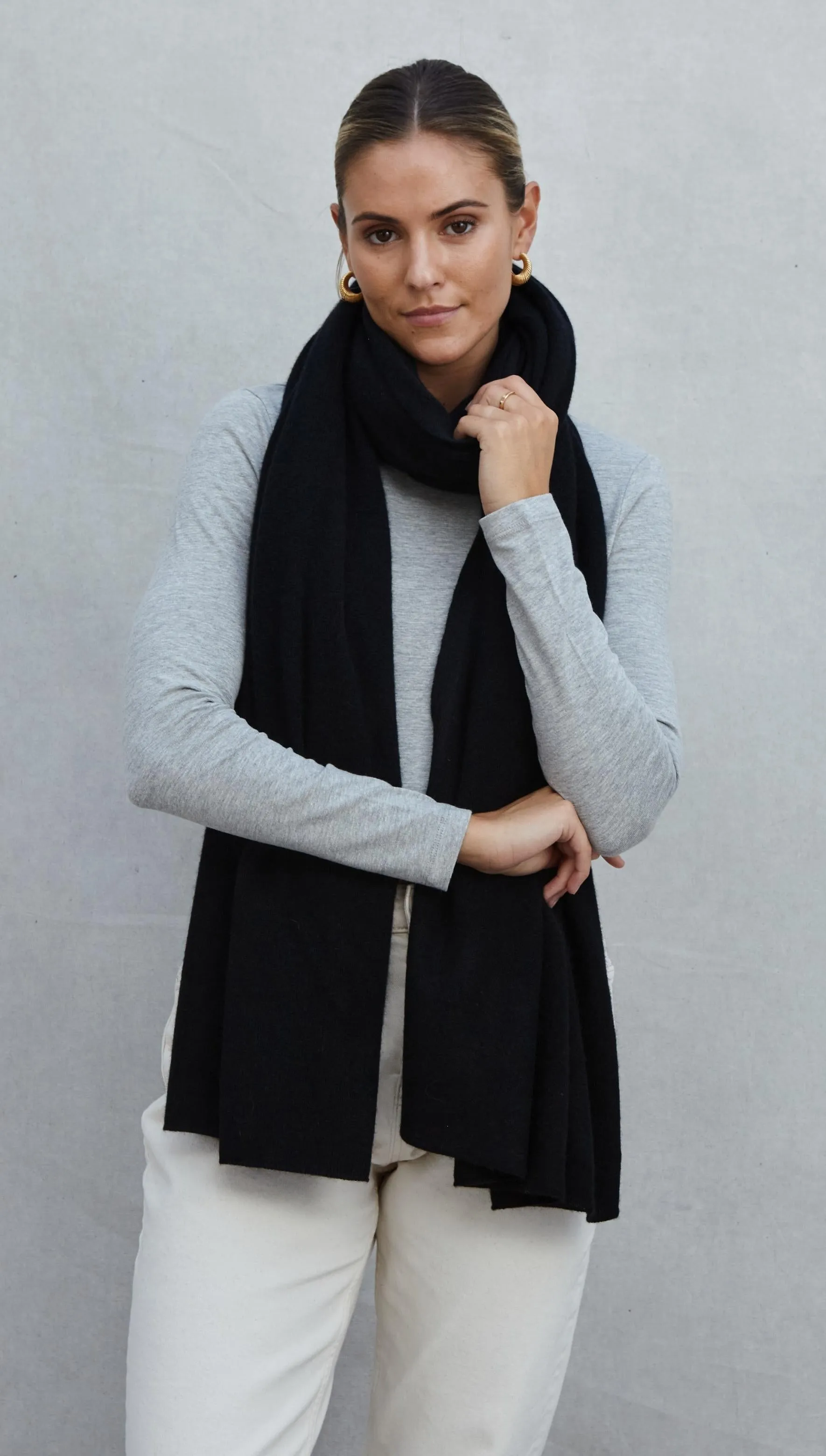 CASHMERE TRAVEL WRAP - BLACK