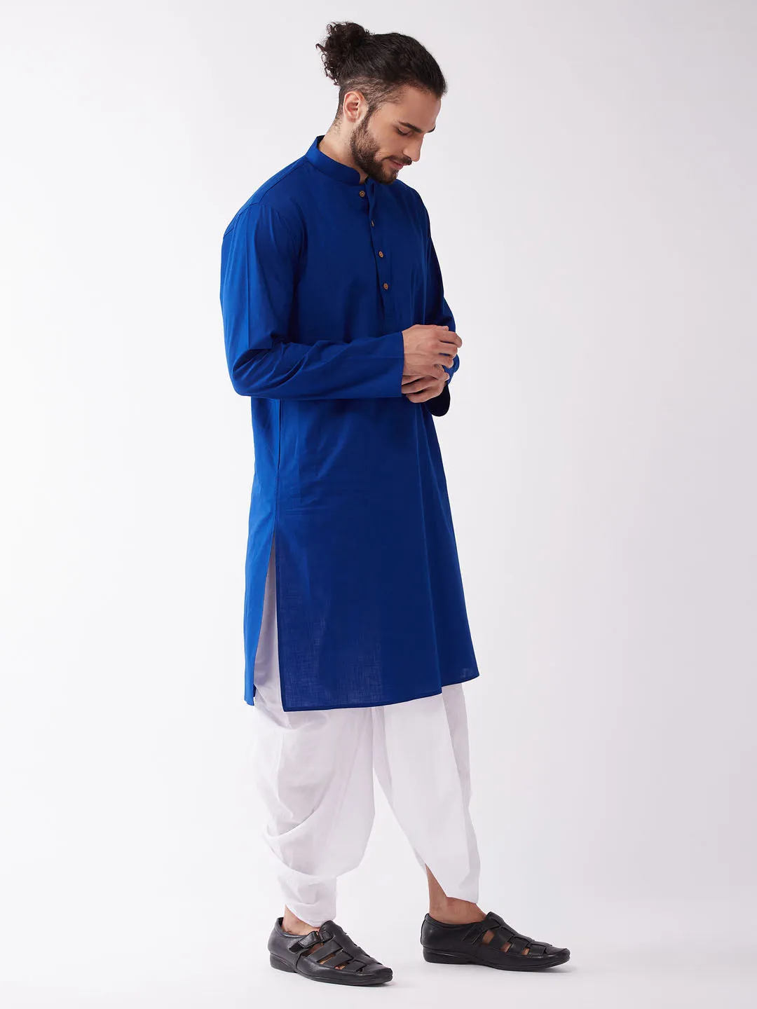 VASTRAMAY Blue & White Cotton Kurta Dhoti